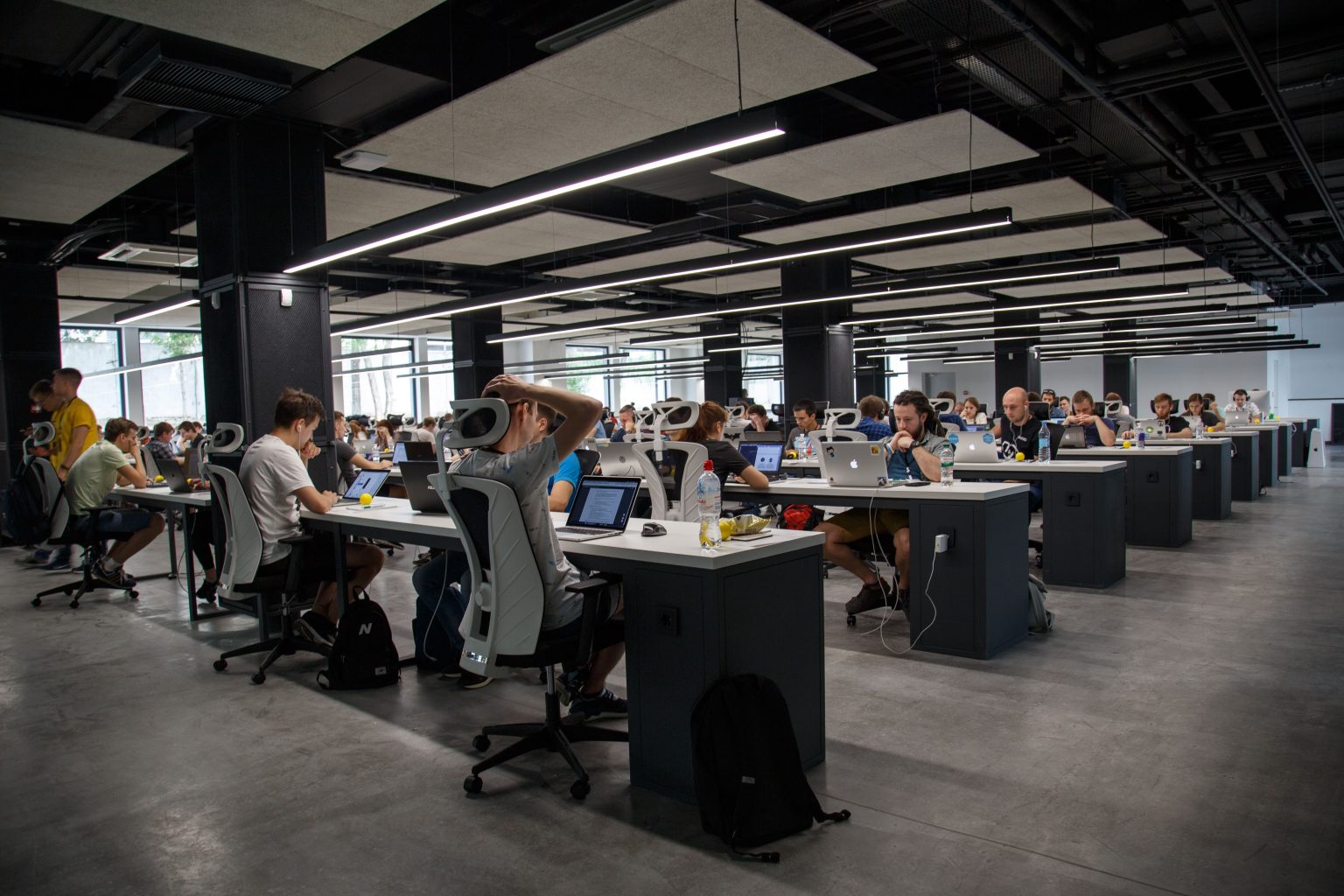 Helppier Blog - How to increase productivity in the workplace - Open Floor Plan