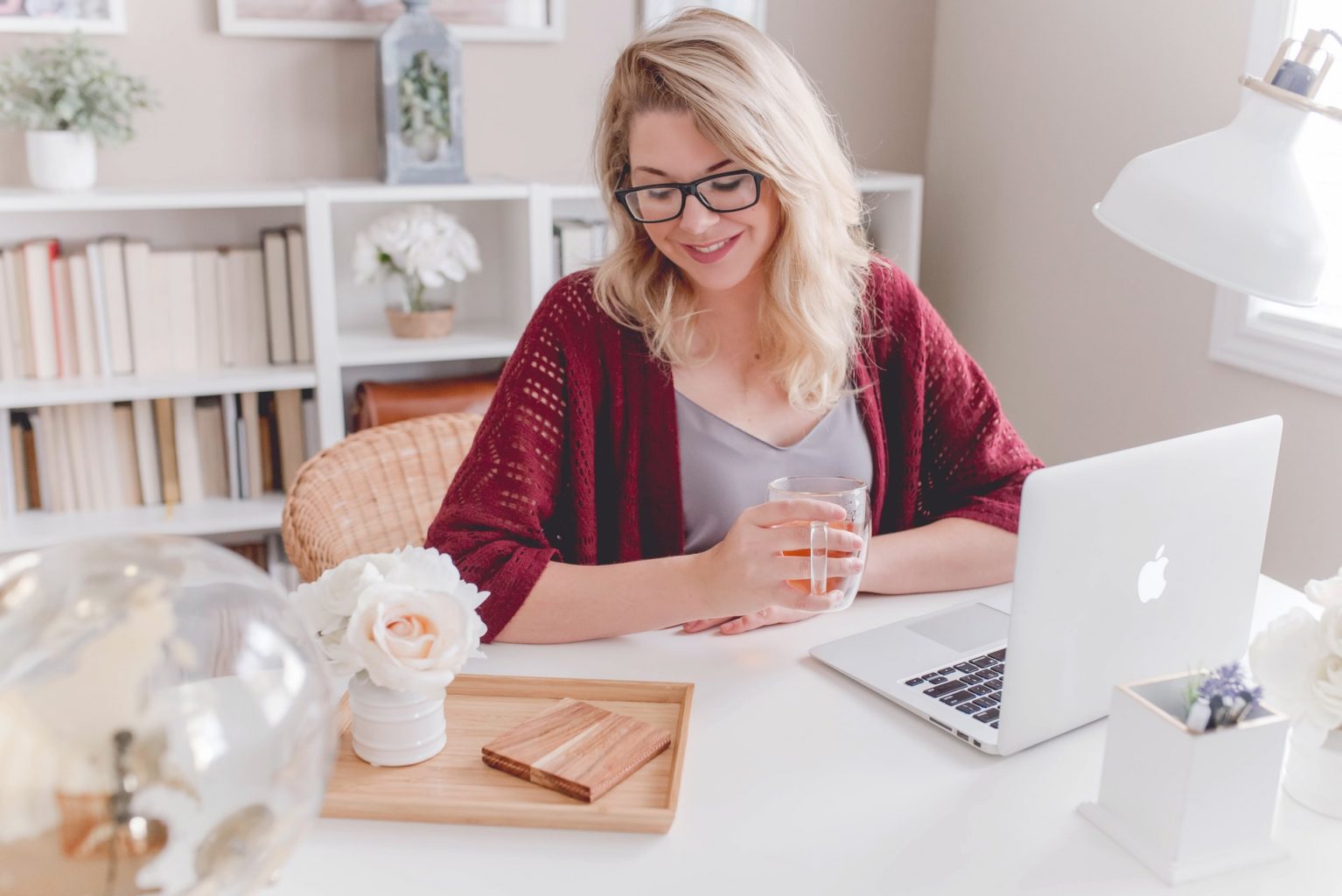 Working from home? 4 Remote Work Tips to Boost Productivity - Comfortable home office - Helppier Blog